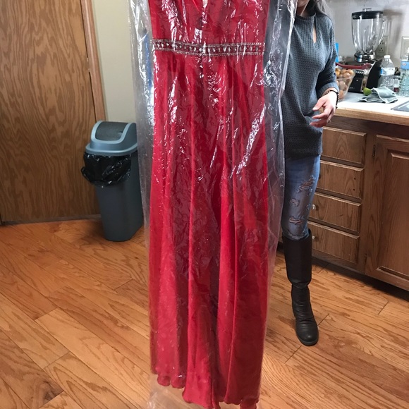 Red prom dress - Picture 2 of 3